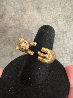 Vintage Unsigned Matte Gold Tone Cat Ring Size 7